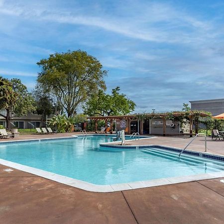 Best Western Plus Garden Court Inn Fremont Exteriör bild
