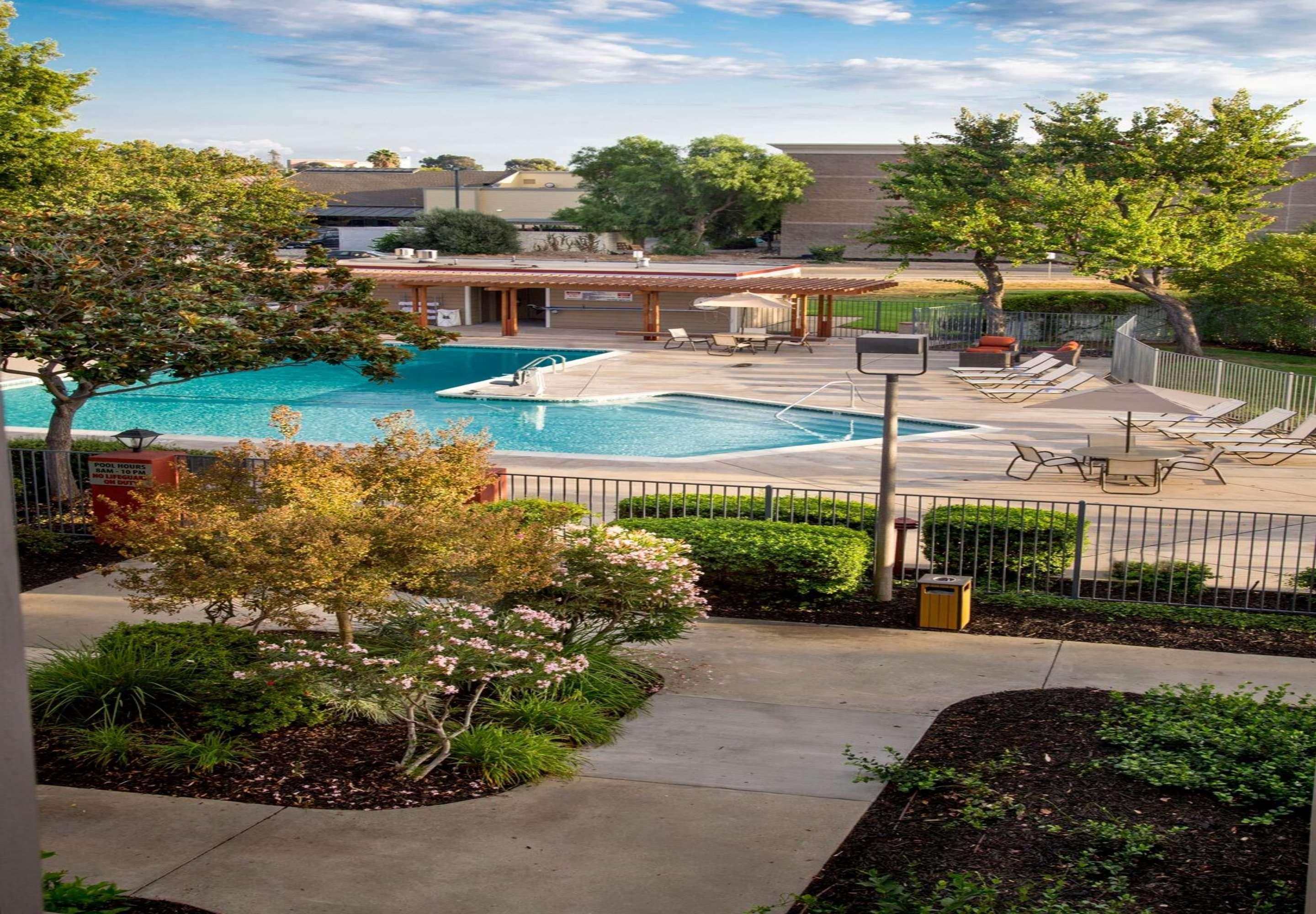 Best Western Plus Garden Court Inn Fremont Exteriör bild